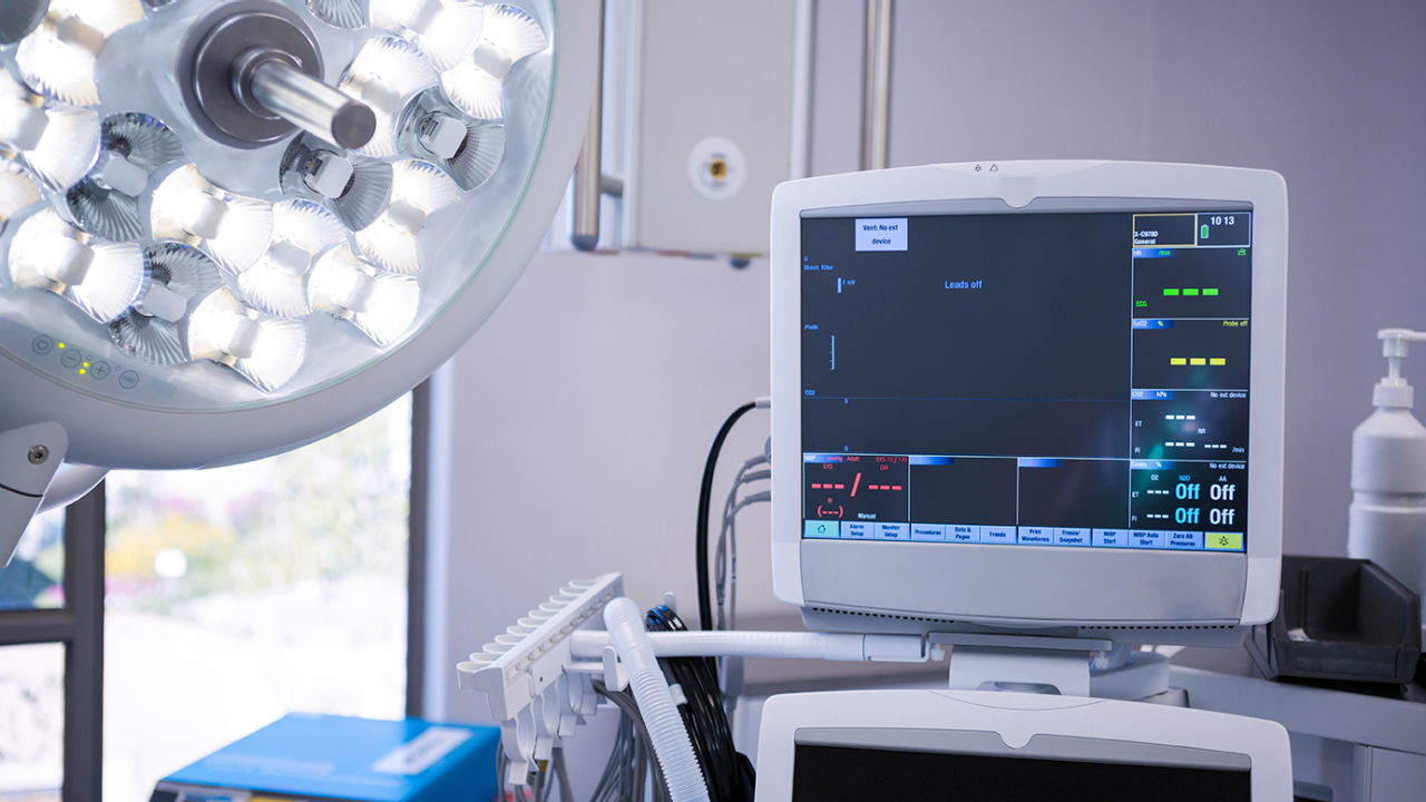 Equipment and medical devices in modern operating room